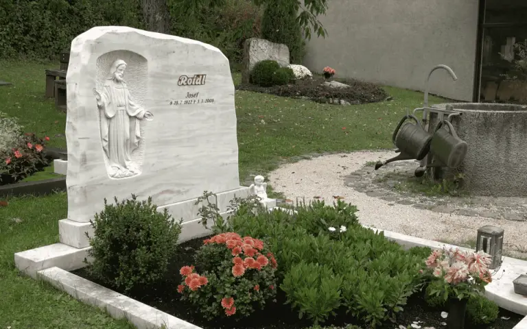 Video: Marmor Grabstein mit Jesus Figur „Propetha“