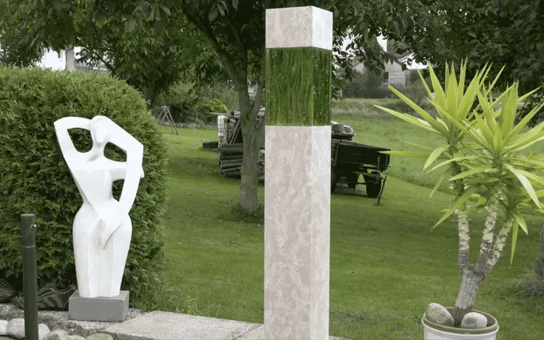 Video: Grabstele aus Naturstein „Lucea“