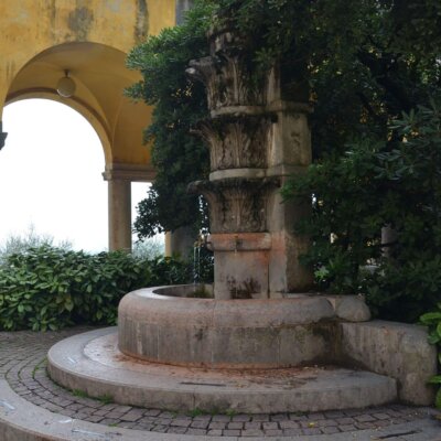 Brunnen im Innenhof der Villa © Serafinum.de