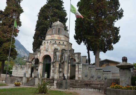 Gedenkstätte für Kriegsopfer und Soldaten in Italien © Serafinum.de