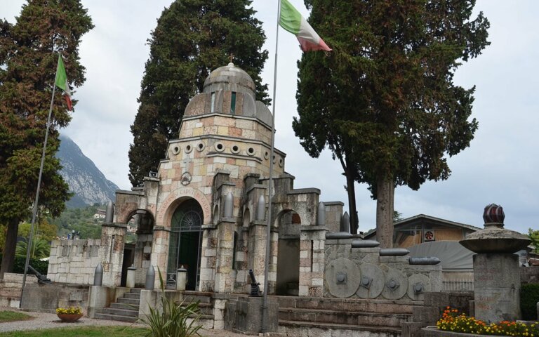 Kriegsgräber in Italien und ihr stilles Gedenken