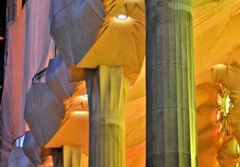 Beleuchtung in der Sagrada Familia © Serafinum.de
