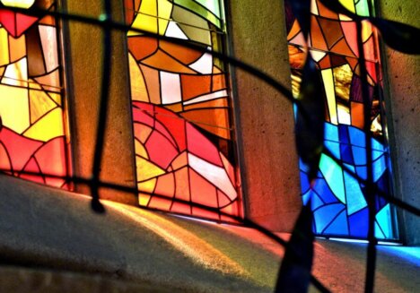 Bunte Fenster in der Sagrada Familia von Gaudi © Serafinum.de