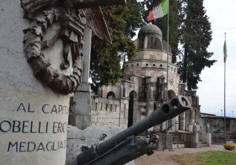 Soldatenfriedhof in Italien: Gedenken der Weltkriegsopfer © Serafinum.de