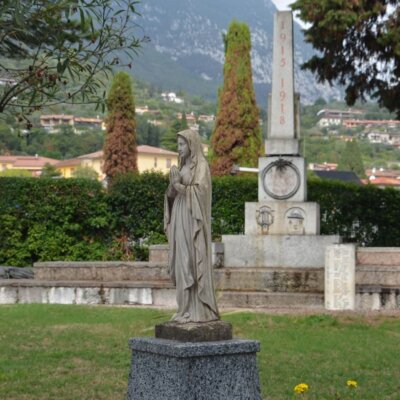 Soldatenfriedhof in Italien: Madonna als Schutzpatronin © Serafinum.de