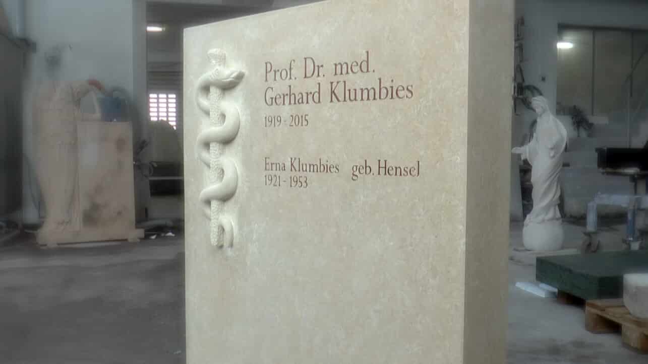 Video: Grabstein &bdquo;Aeskulap&ldquo; aus Kalkstein