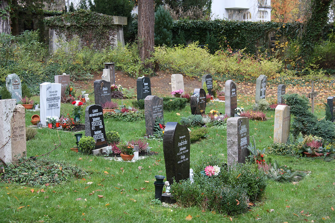 Friedhof Grabbeete