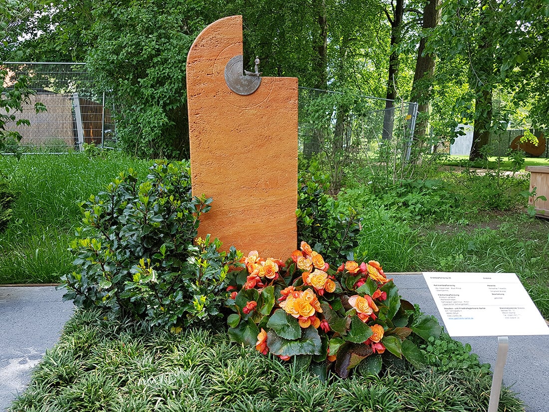 Grabstein Pflanzen und Stein