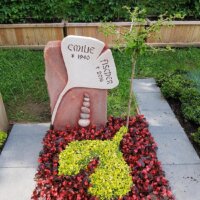 Urnengrab im Gingko-Design