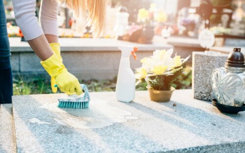 Grabstein reinigen & pflegen