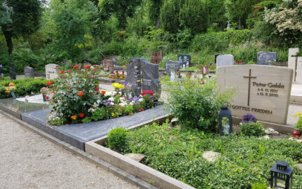 Friedhofszwang (umgehen) ▷ Urne mit nach Hause nehmen