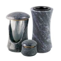 Grabschmuck aus Stein
