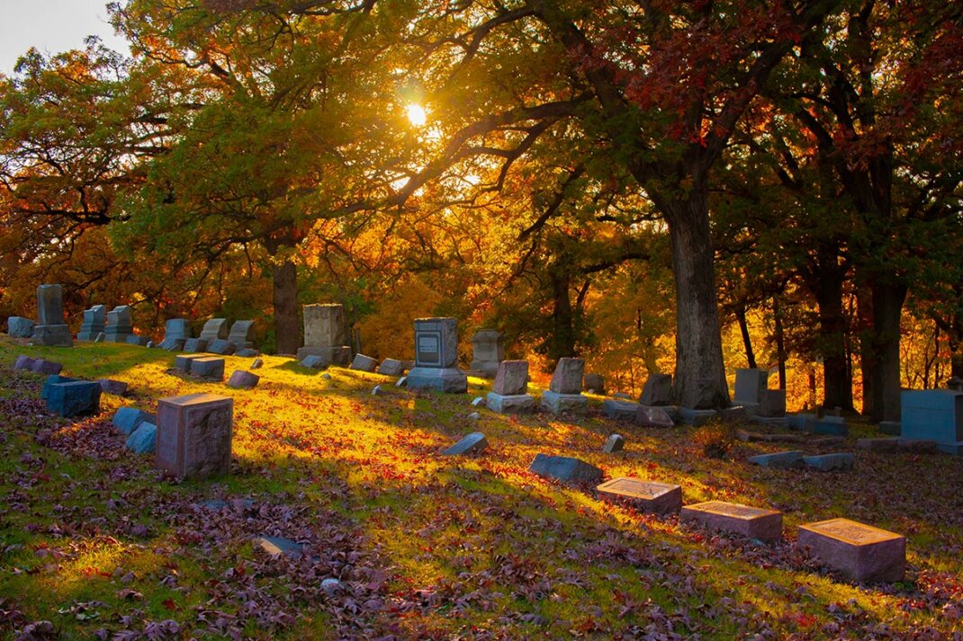 Friedhof bei Sonnenuntergang
